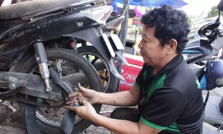 sua xe gan day sua xe luu dong dich vu cuu ho xe may thach sanh khoi dong xe xang luu dong sua khoa luu dong thay vo ruot xe sua xe tan noi sua xe 2424