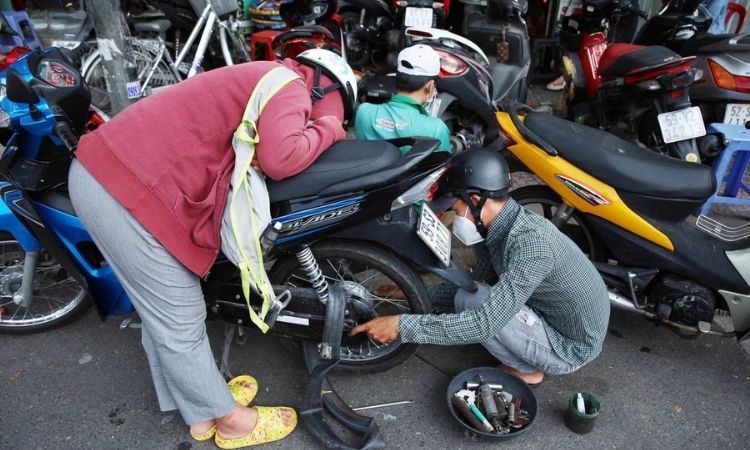 sua xe luu dong dich vu cuu ho xe may thach sanh khoi dong xe xang luu dong sua khoa luu dong thay vo ruot xe sua xe tan noi sua xe 2424