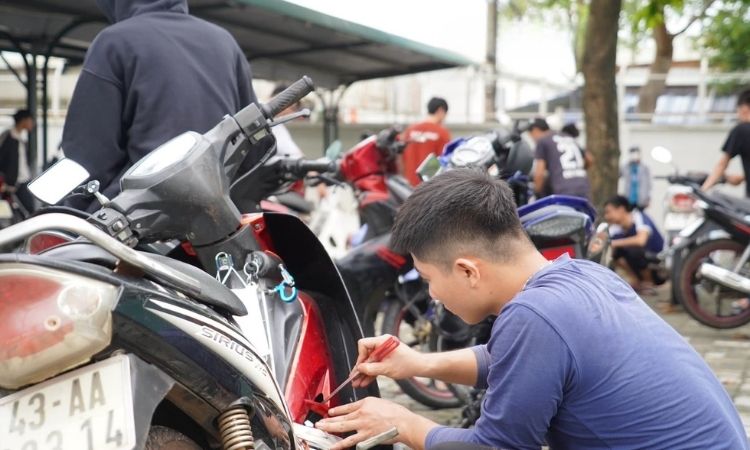 sua xe luu dong dich vu cuu ho xe may thach sanh khoi dong xe xang luu dong sua khoa luu dong thay vo ruot xe sua xe tan noi sua xe 2424