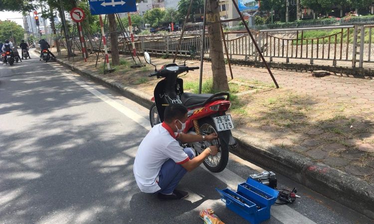tiem sua xe gan day sua xe luu dong dich vu cuu ho xe may thach sanh khoi dong xe xang luu dong sua khoa luu dong thay vo ruot xe sua xe tan noi sua xe 2424 bao duong xe kiem tra xe