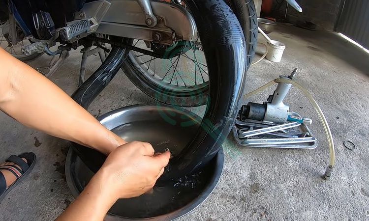 sua xe luu dong dich vu cuu ho xe may thach sanh khoi dong xe xang luu dong sua khoa luu dong thay vo ruot xe sua xe tan noi sua xe 2424